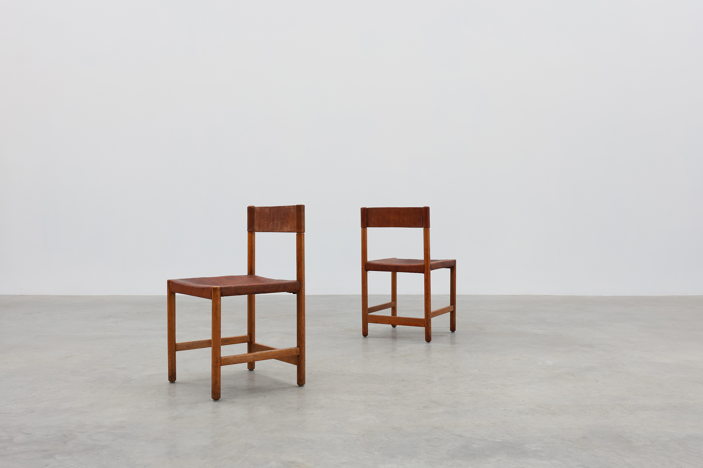 Pair of wood and leather Spanish chairs by Jordi Vilanova, ca. 1960thumbnail